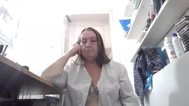 AnnaLive570's cam snapshot