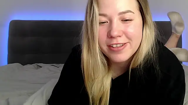 Embersweetbunny's cam snapshot