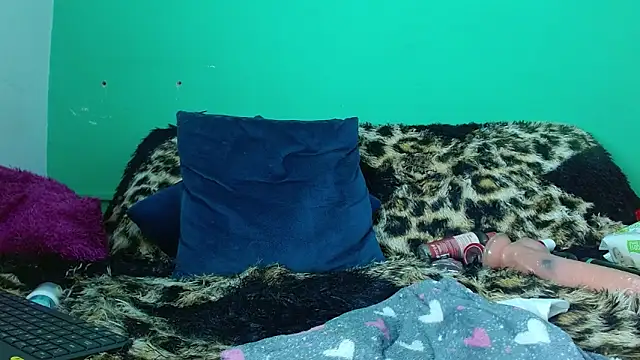 avaleri_cherry's cam snapshot