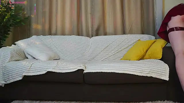 LatinaHuguenin's cam snapshot