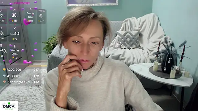 HornyMilf_777 live sex cam