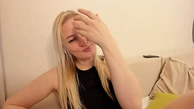 THE_GOLDEN_WOMAN's cam snapshot