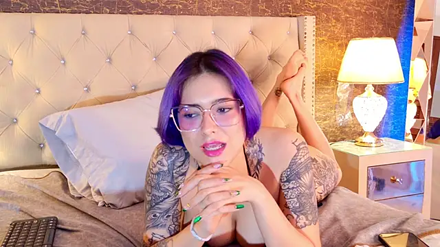 annie_hawk's cam snapshot