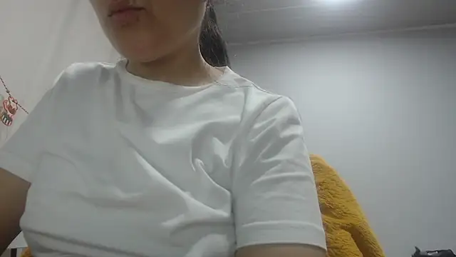 naughthyany16 live sex cam