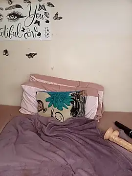 Young_Slut21's cam snapshot