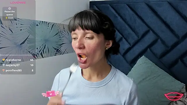 Valery_More__ live sex cam