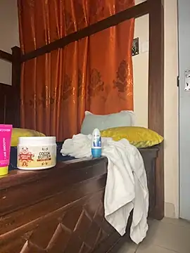 Miss_aerola's cam snapshot