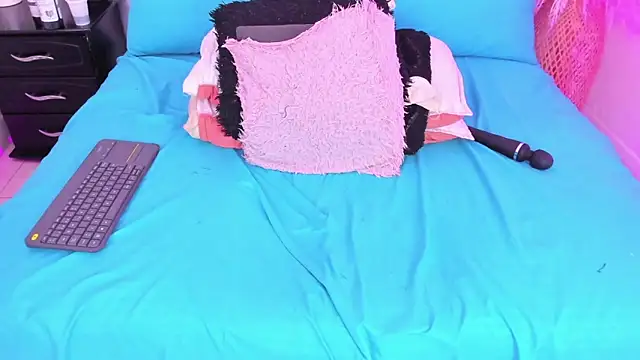 Adams_Cloe's cam snapshot