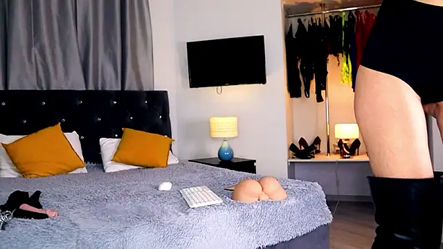 InvitingTina's cam snapshot