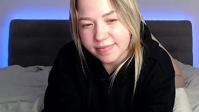 Embersweetbunny's cam snapshot