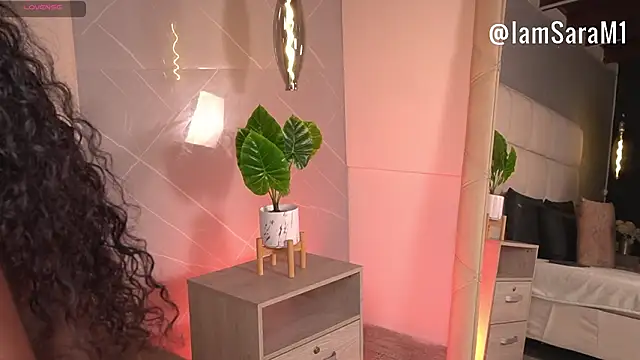 SaraMonroe1 live sex cam