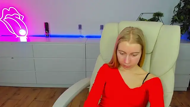 Alina_Blonde's cam snapshot