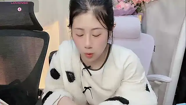 Yvonne-07's cam snapshot