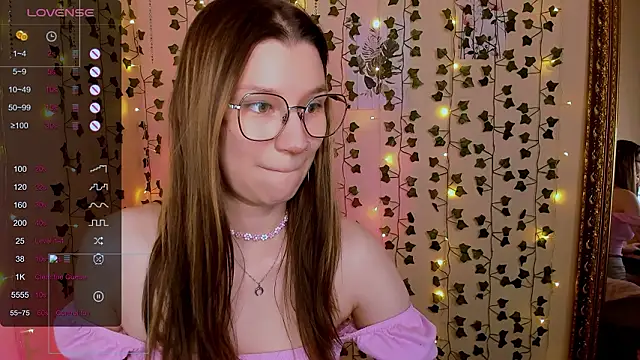 LinaBlossom_'s cam snapshot