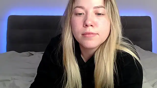 Embersweetbunny's cam snapshot