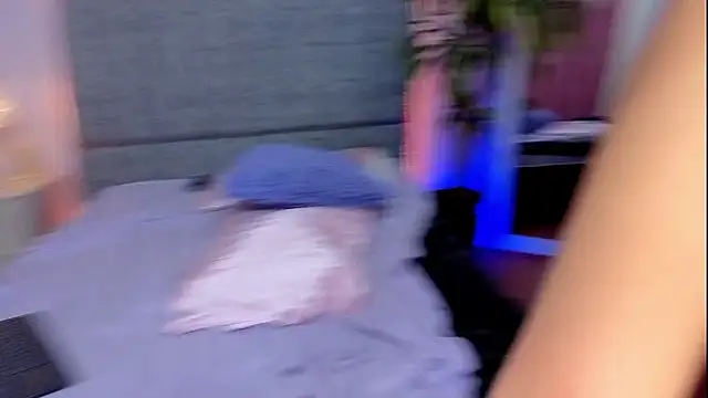 Zoe-yanin's cam snapshot