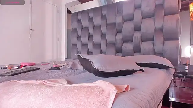 pamela-wells's cam snapshot