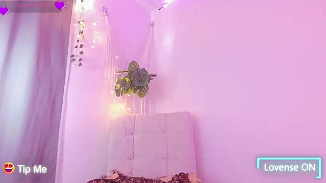 Nicolle_swt's cam snapshot