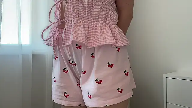 ShySchoolGirl's cam snapshot