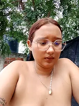 young_dairy01's cam snapshot