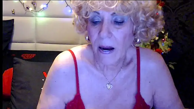 HappyWomanOn's cam snapshot