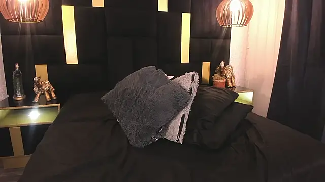 Lucio__Fox live sex cam