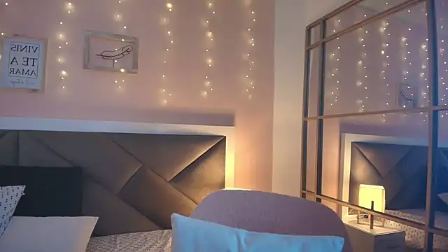 lilly_rohan's cam snapshot