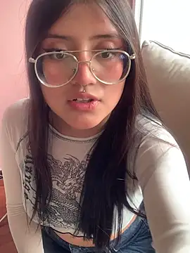 StrawberryPink_'s cam snapshot