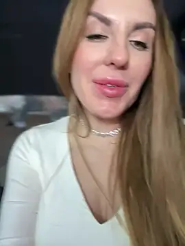 MilfNextDoor20 live sex cam