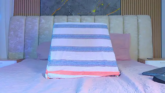 mia_scot's cam snapshot