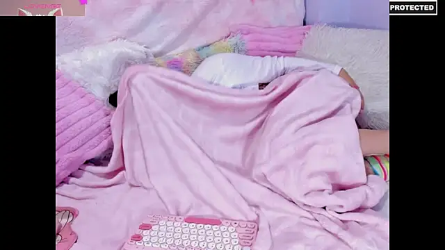 Pinky_purr's cam snapshot