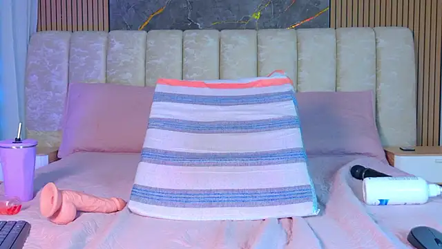 mia_scot's cam snapshot