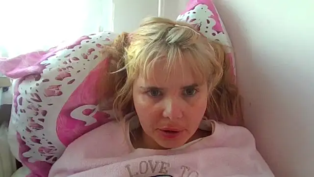 HornyElena's cam snapshot