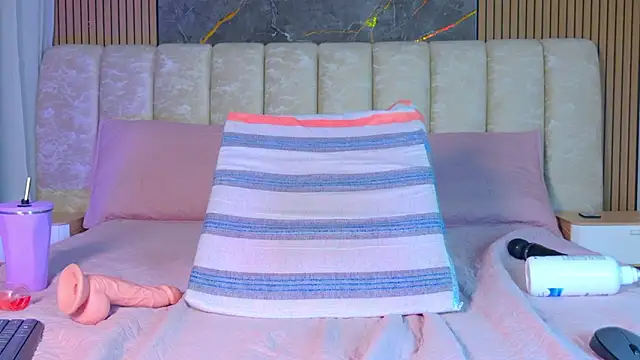 mia_scot's cam snapshot