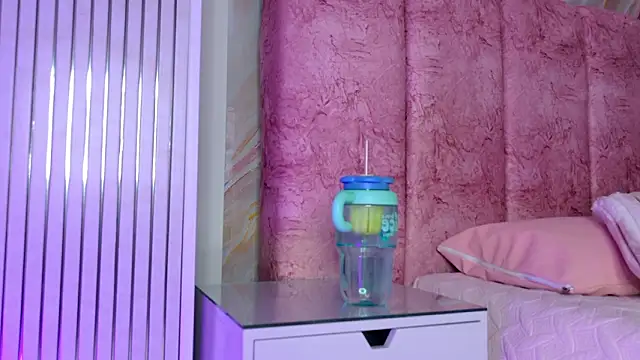 kendal_rossi's cam snapshot