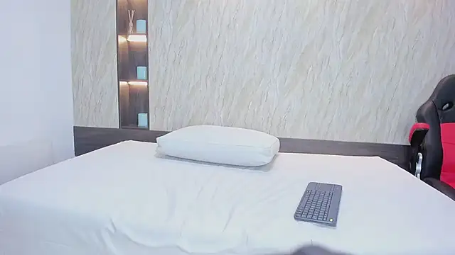 andrea_harmon's cam snapshot