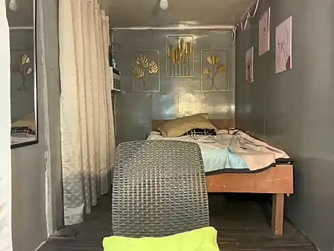 Delicate_Savannah live sex cam