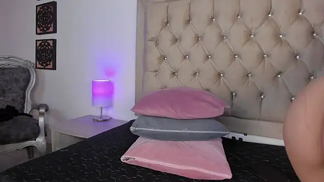 KristalFoxx's cam snapshot