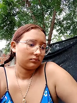 young_dairy01's cam snapshot