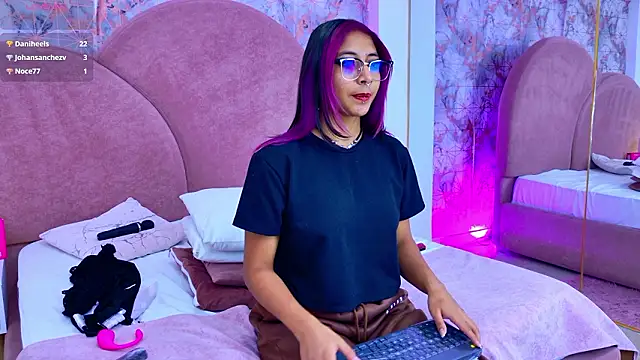 RavenGloomy's cam snapshot