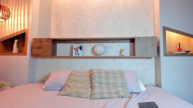 Emilly_Beaumont's cam snapshot