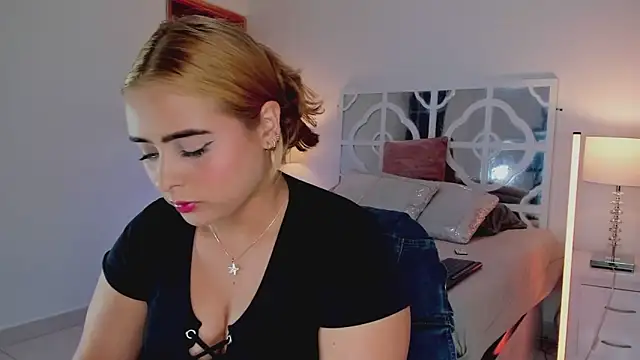 MikaelaStone's cam snapshot