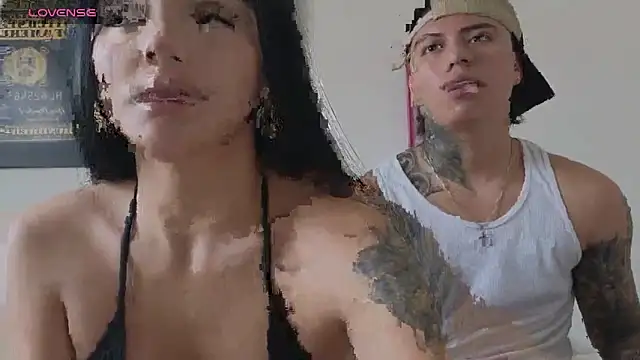 Thiago_x_Sahara live sex cam