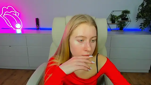 Alina_Blonde's cam snapshot