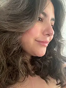 sukhakunis1 live sex cam