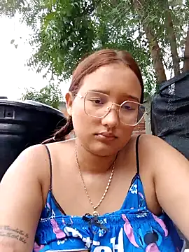 young_dairy01's cam snapshot