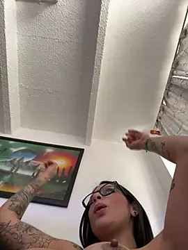 charlotte_stevenss_'s cam snapshot