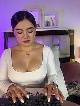 emmy_r's cam snapshot