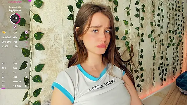 lovelyalivia's cam snapshot