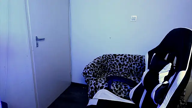 ShyHotNerd's cam snapshot